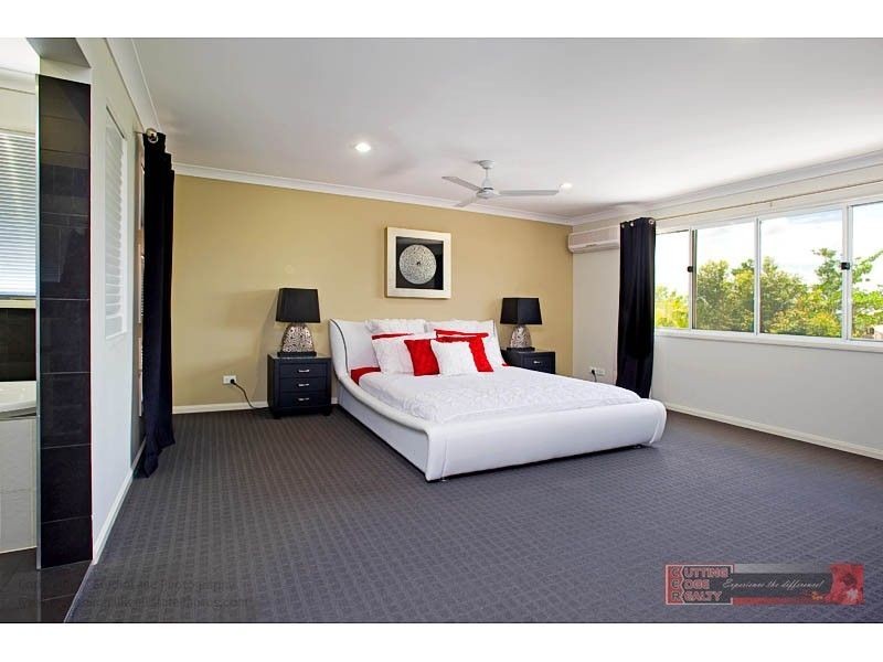 8 Twynam Mews, Pacific Pines QLD 4211
