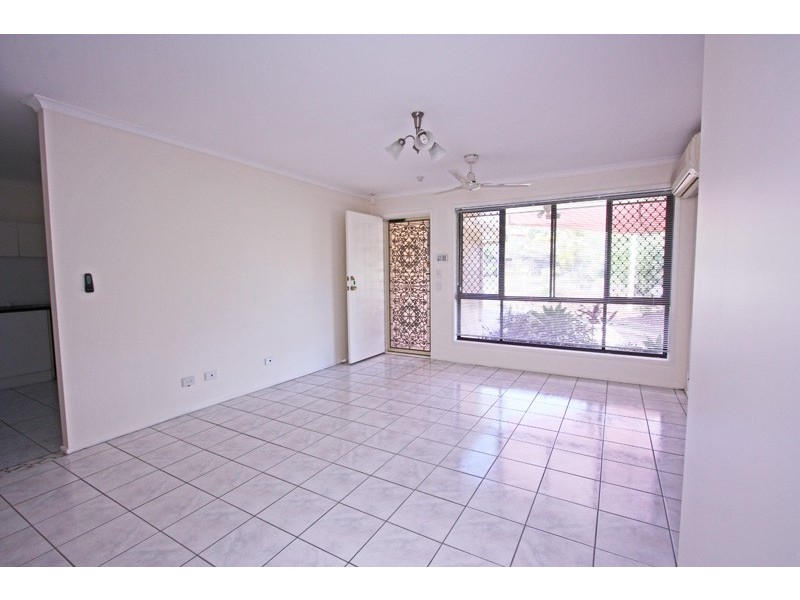 2/9 VINE ST, Oxenford QLD 4210