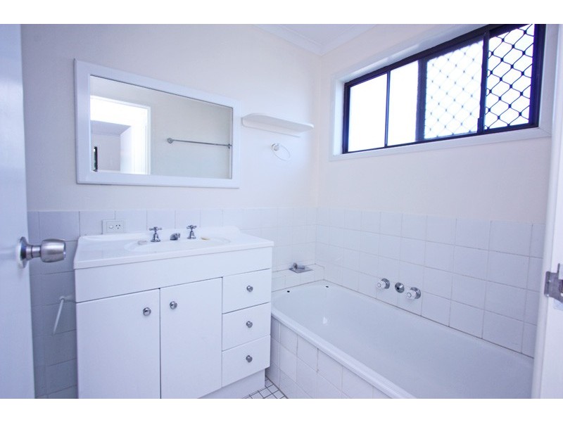 2/9 VINE ST, Oxenford QLD 4210