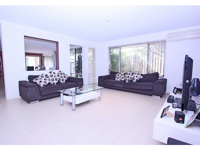 5 STOCKDALE ST, Pacific Pines QLD 4211