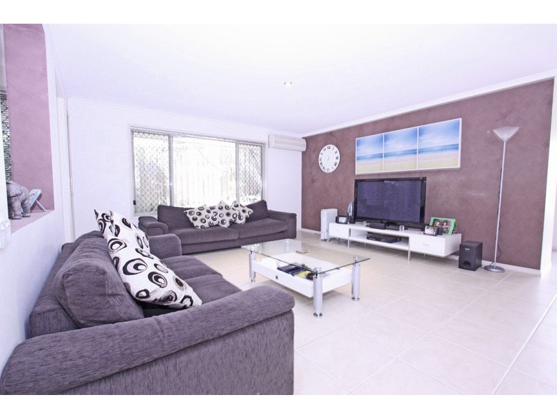 5 STOCKDALE ST, Pacific Pines QLD 4211