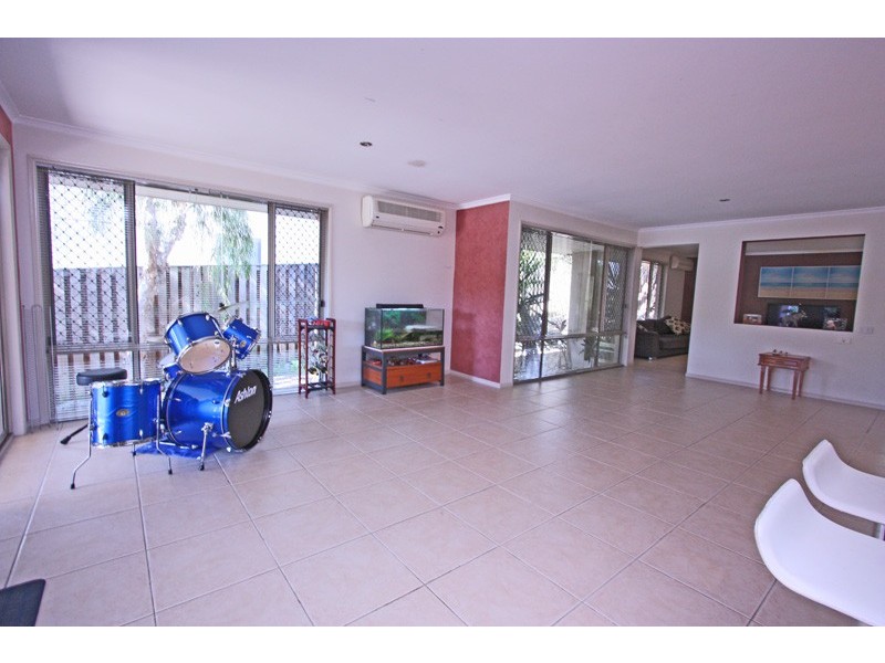 5 STOCKDALE ST, Pacific Pines QLD 4211