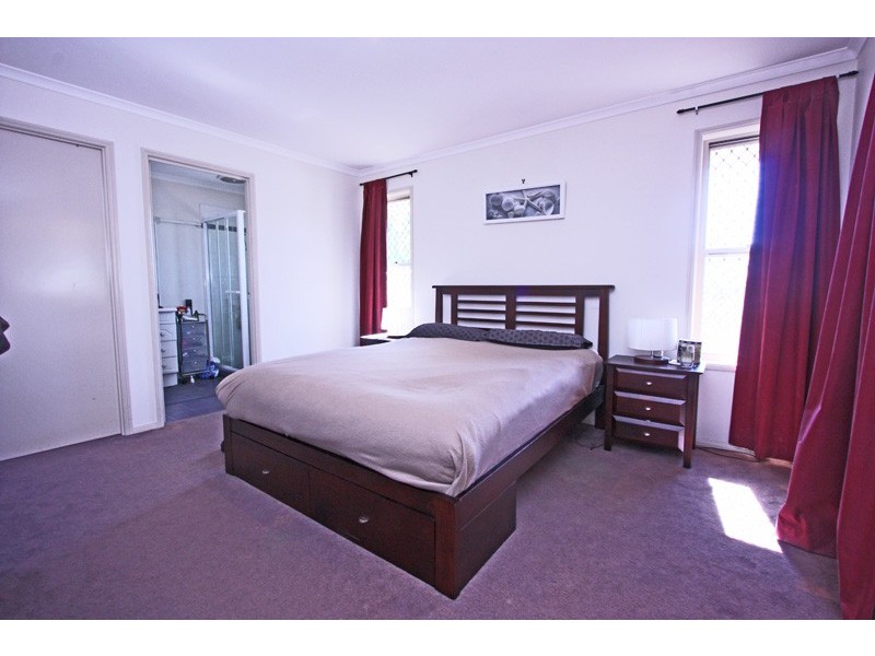 5 STOCKDALE ST, Pacific Pines QLD 4211