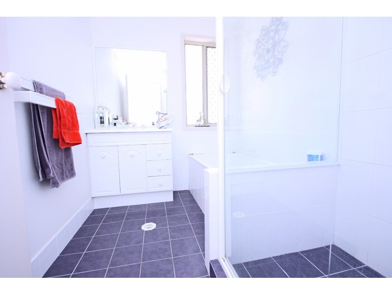 5 STOCKDALE ST, Pacific Pines QLD 4211