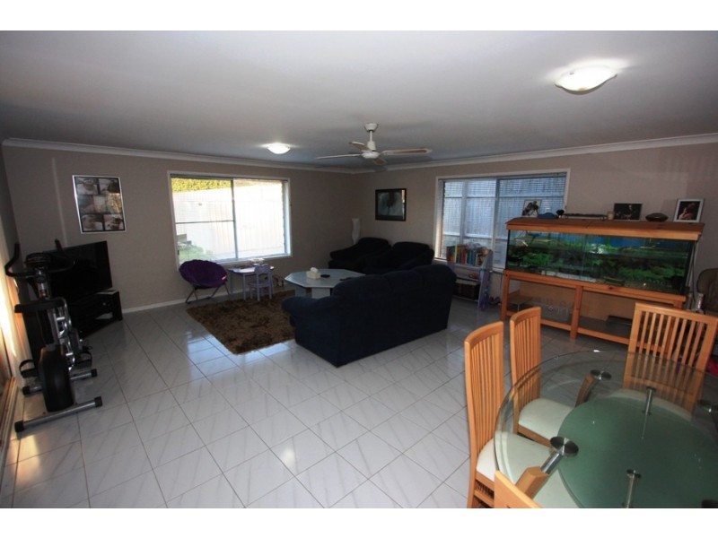 4 CLUBHOUSE DR, Arundel QLD 4214