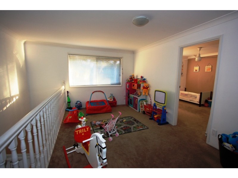 4 CLUBHOUSE DR, Arundel QLD 4214