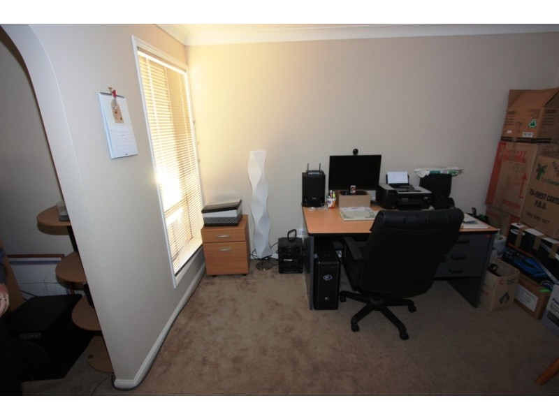 4 CLUBHOUSE DR, Arundel QLD 4214