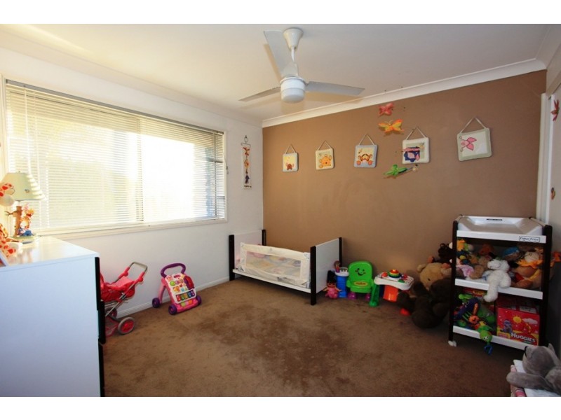 4 CLUBHOUSE DR, Arundel QLD 4214