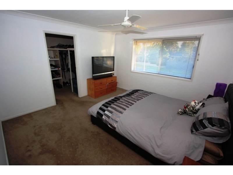 4 CLUBHOUSE DR, Arundel QLD 4214