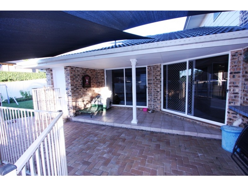 4 CLUBHOUSE DR, Arundel QLD 4214