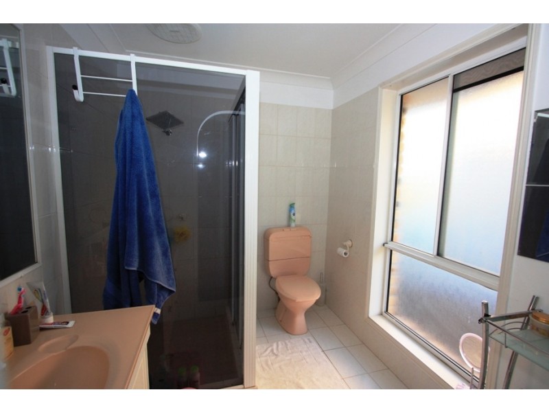 4 CLUBHOUSE DR, Arundel QLD 4214