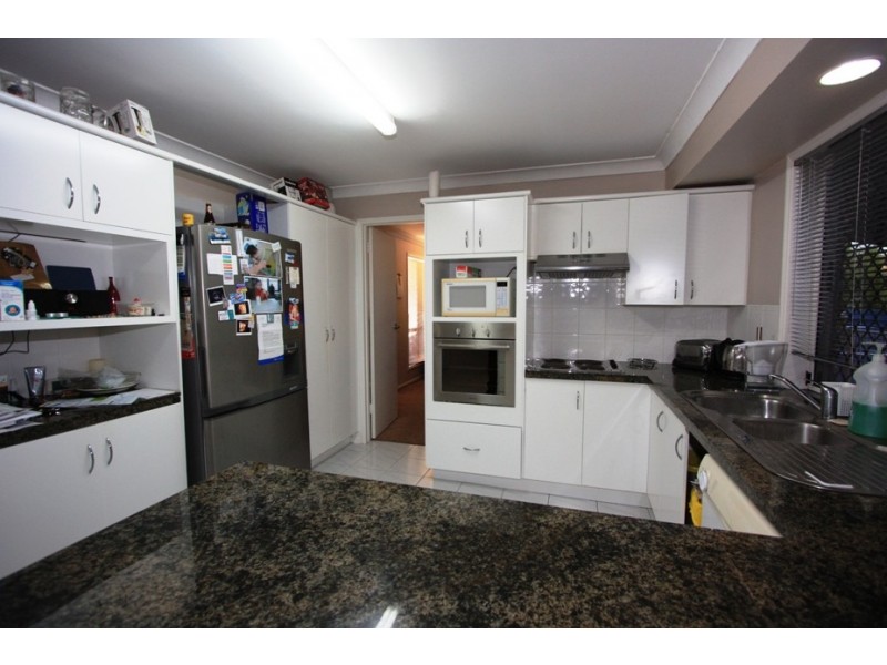 4 CLUBHOUSE DR, Arundel QLD 4214