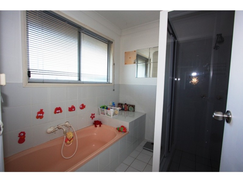 4 CLUBHOUSE DR, Arundel QLD 4214