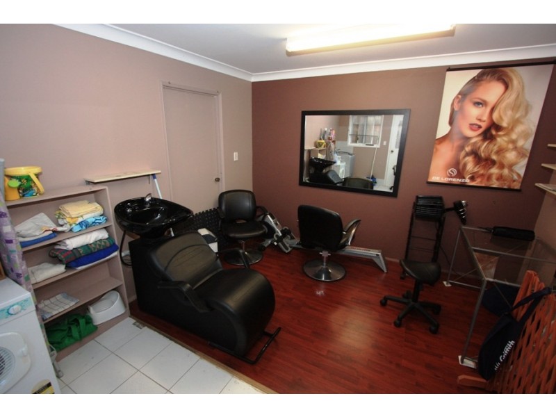 4 CLUBHOUSE DR, Arundel QLD 4214