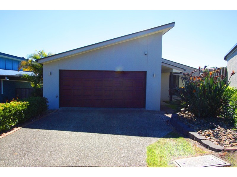 13 STOCKDALE ST, Pacific Pines QLD 4211