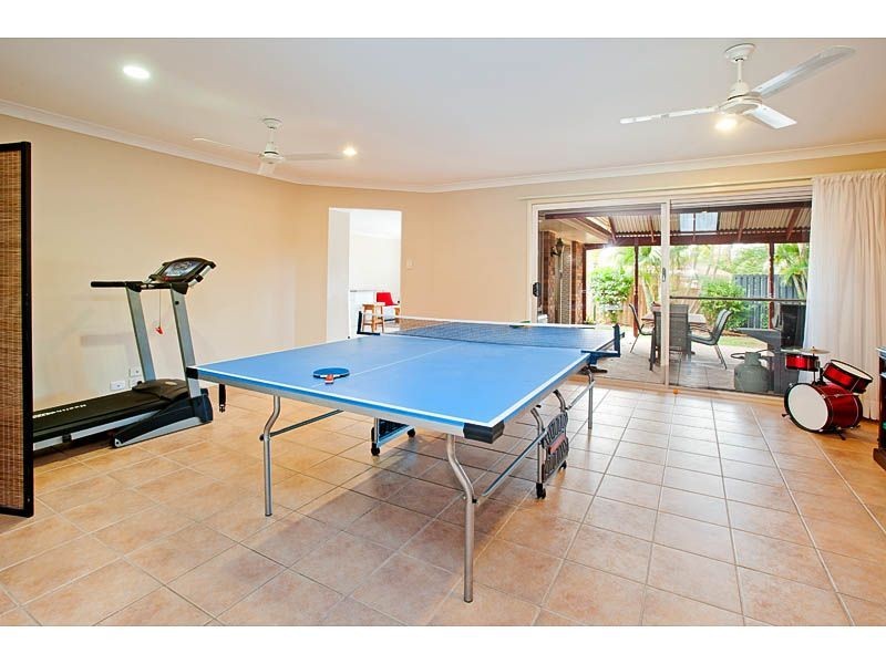 5 Samoa Court, Pacific Pines QLD 4211