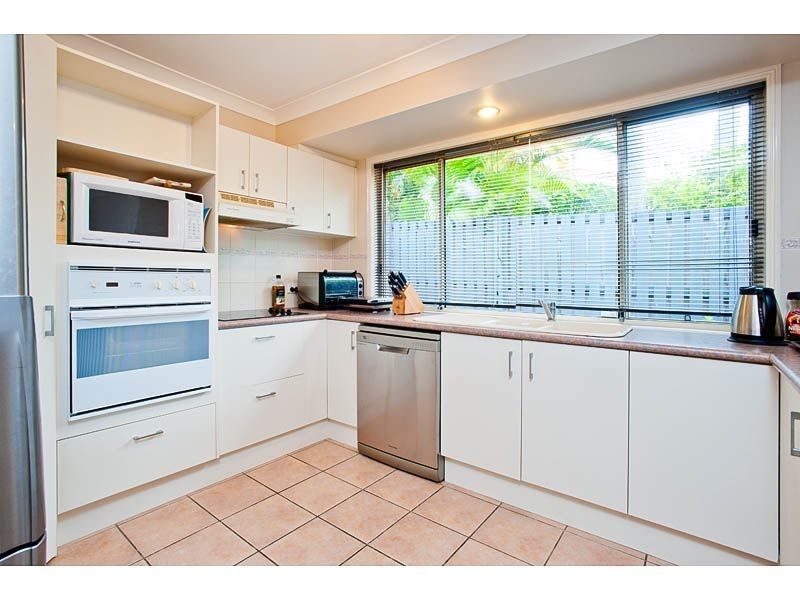 5 Samoa Court, Pacific Pines QLD 4211