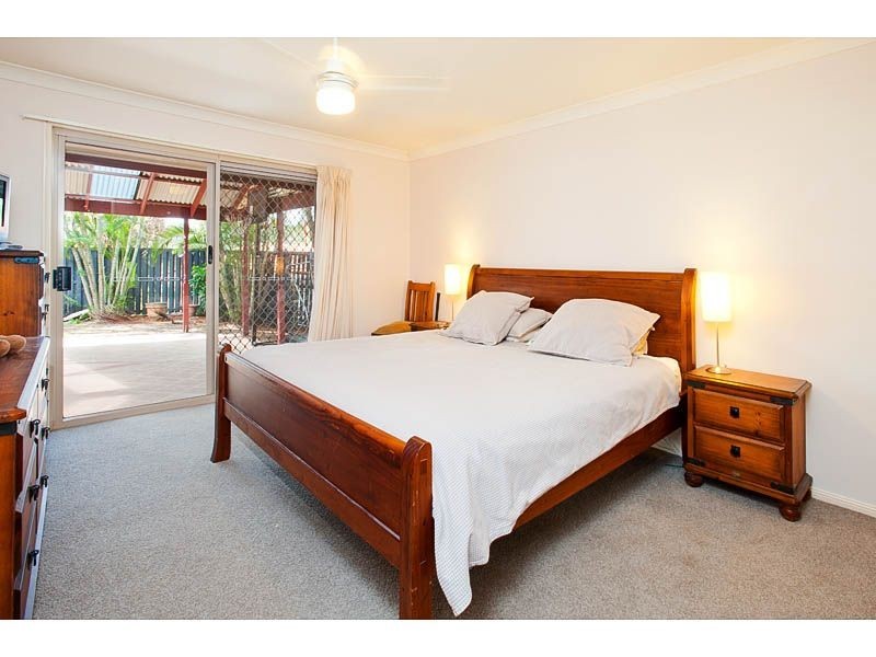 5 Samoa Court, Pacific Pines QLD 4211