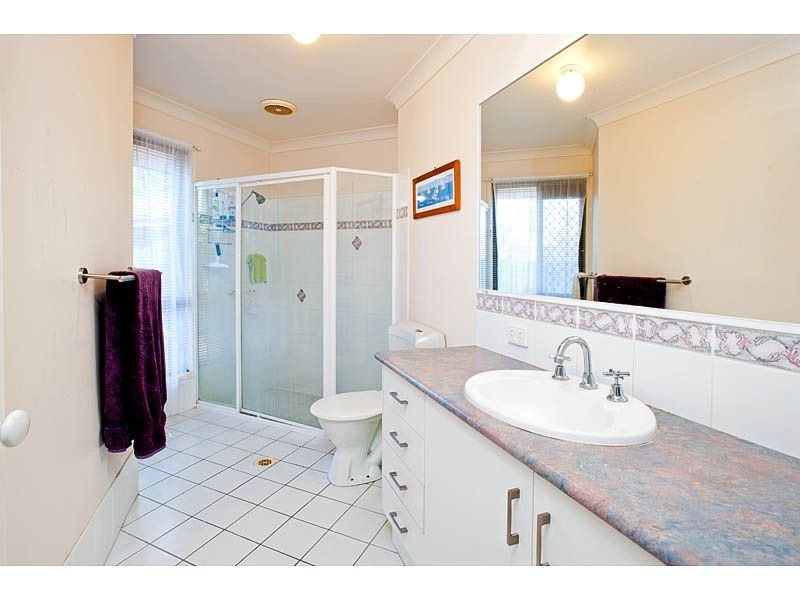 5 Samoa Court, Pacific Pines QLD 4211