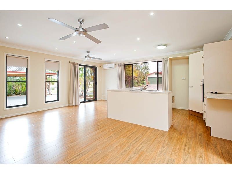 5 Samoa Court, Pacific Pines QLD 4211