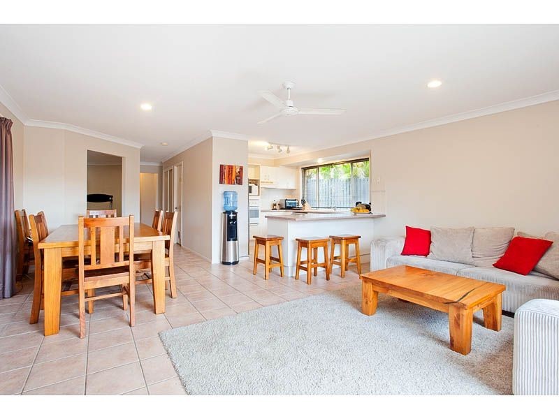 5 Samoa Court, Pacific Pines QLD 4211