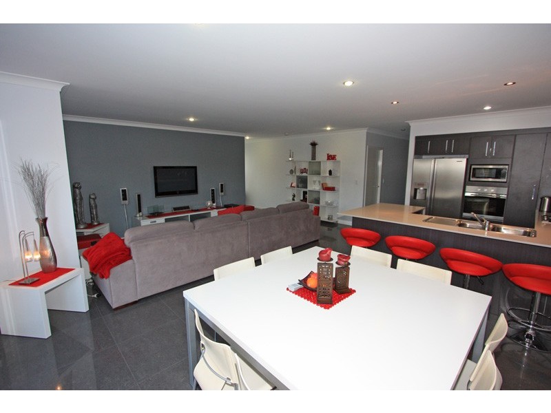 60 Manning Cct, Pacific Pines QLD 4211