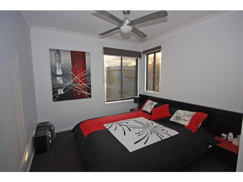 60 Manning Cct, Pacific Pines QLD 4211
