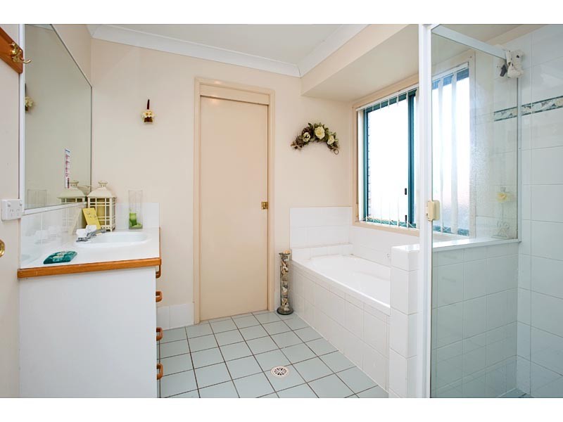 4 Chatham Avenue, Pacific Pines QLD 4211