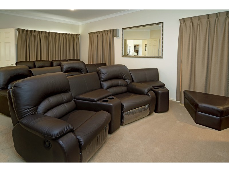 89 SALVADO DR, Pacific Pines QLD 4211