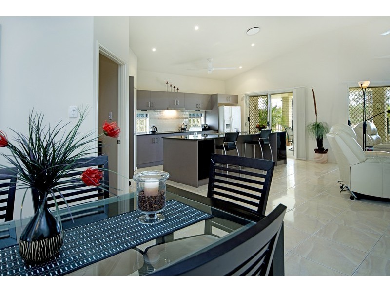 89 SALVADO DR, Pacific Pines QLD 4211