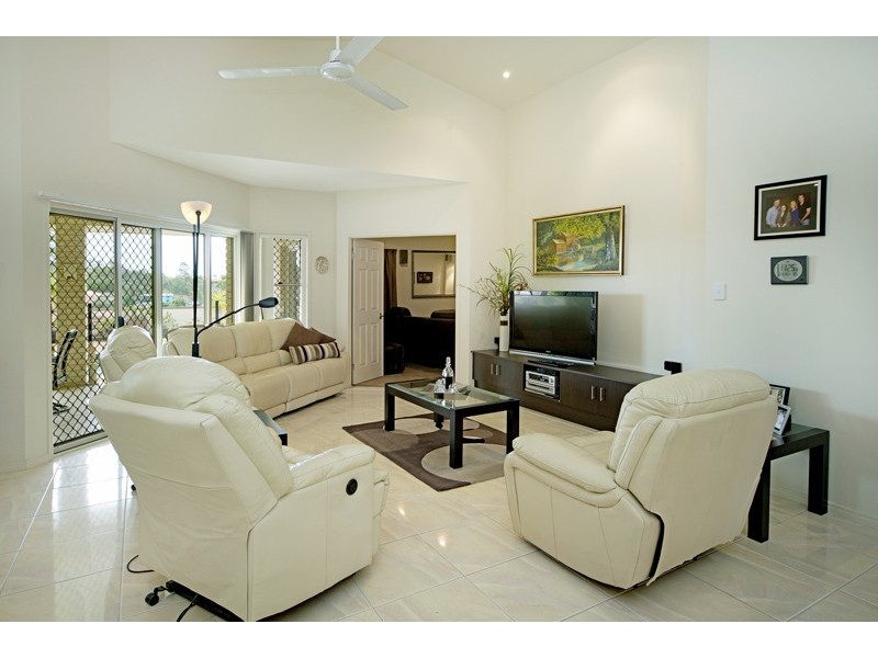 89 SALVADO DR, Pacific Pines QLD 4211