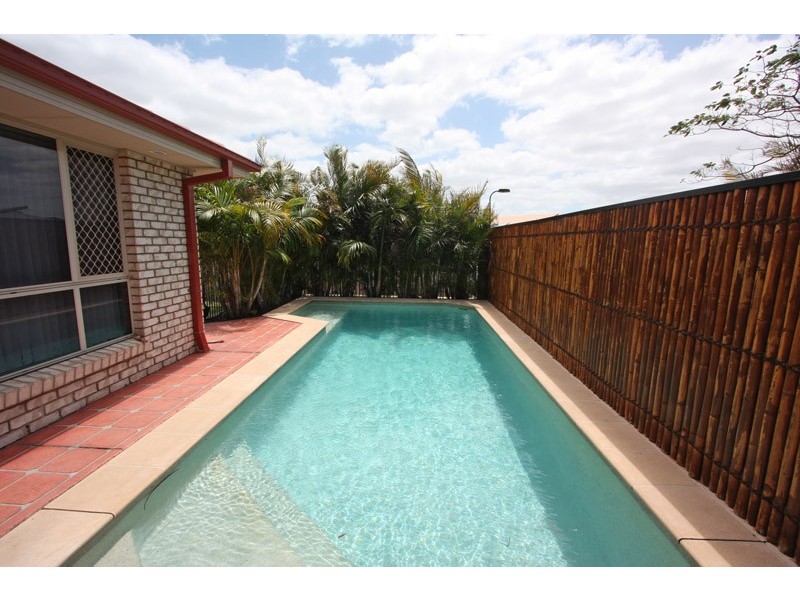 5 Arragan Ct, Pacific Pines QLD 4211