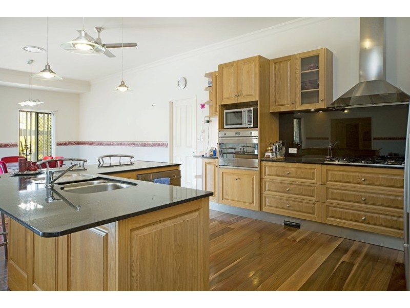 25 Howard Hughes Ct, Maudsland QLD 4210