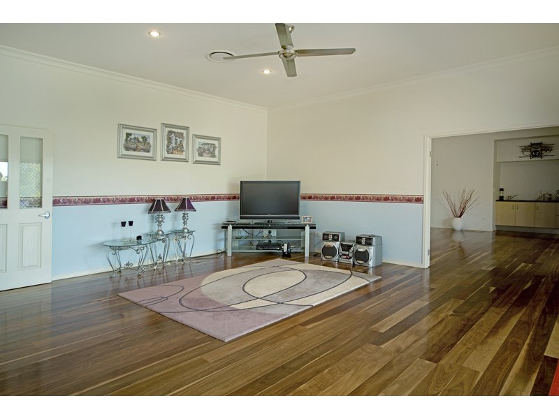 25 Howard Hughes Ct, Maudsland QLD 4210