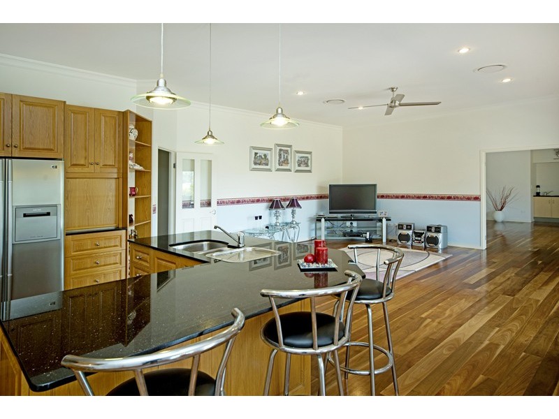 25 Howard Hughes Ct, Maudsland QLD 4210