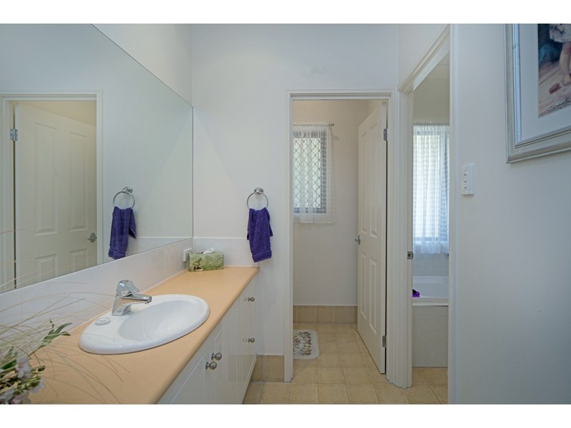 25 Howard Hughes Ct, Maudsland QLD 4210