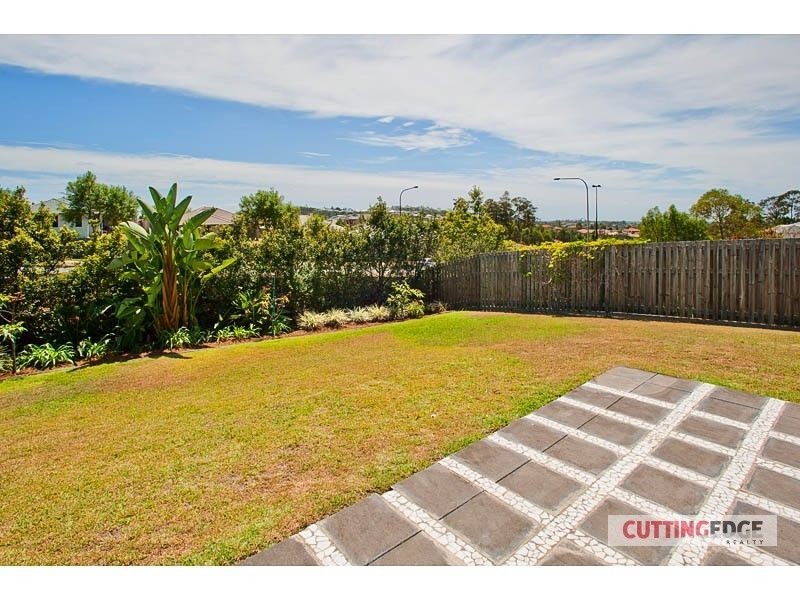 7 Laughlen Chase, Pacific Pines QLD 4211