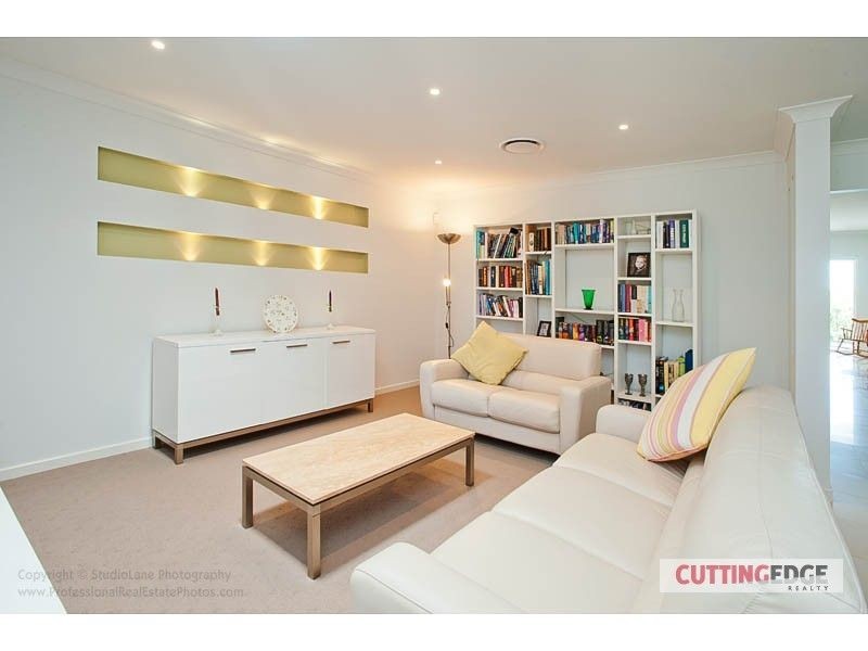 7 Laughlen Chase, Pacific Pines QLD 4211
