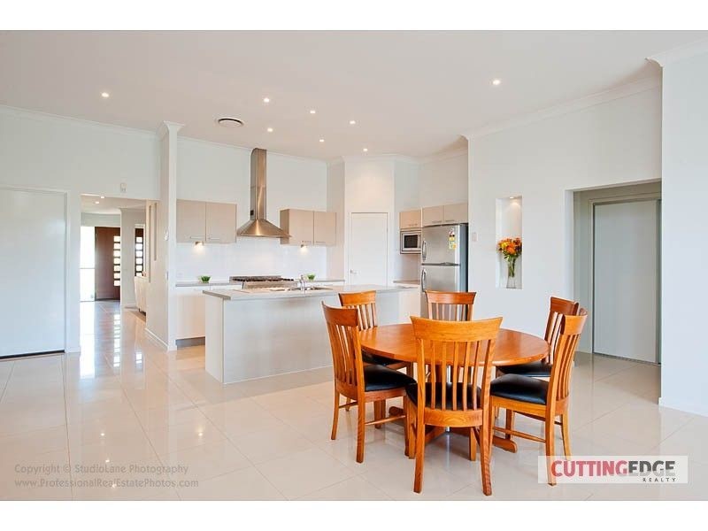 7 Laughlen Chase, Pacific Pines QLD 4211