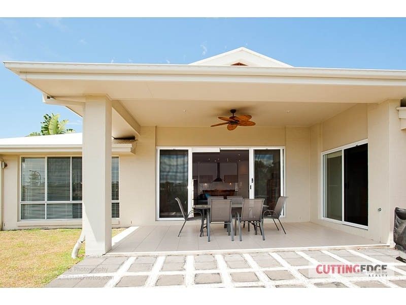 7 Laughlen Chase, Pacific Pines QLD 4211