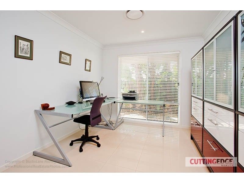 7 Laughlen Chase, Pacific Pines QLD 4211