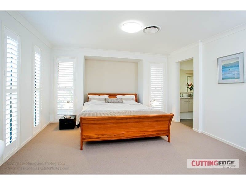 7 Laughlen Chase, Pacific Pines QLD 4211