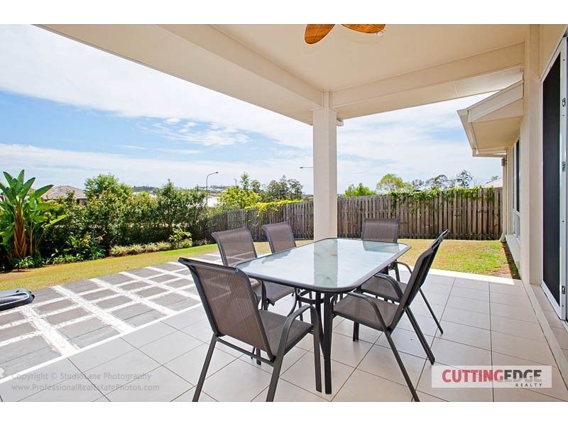 7 Laughlen Chase, Pacific Pines QLD 4211