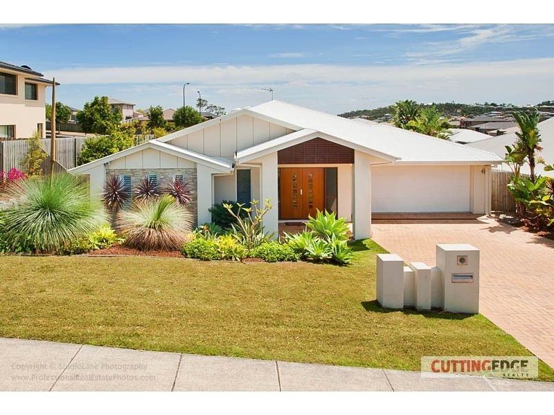 7 Laughlen Chase, Pacific Pines QLD 4211