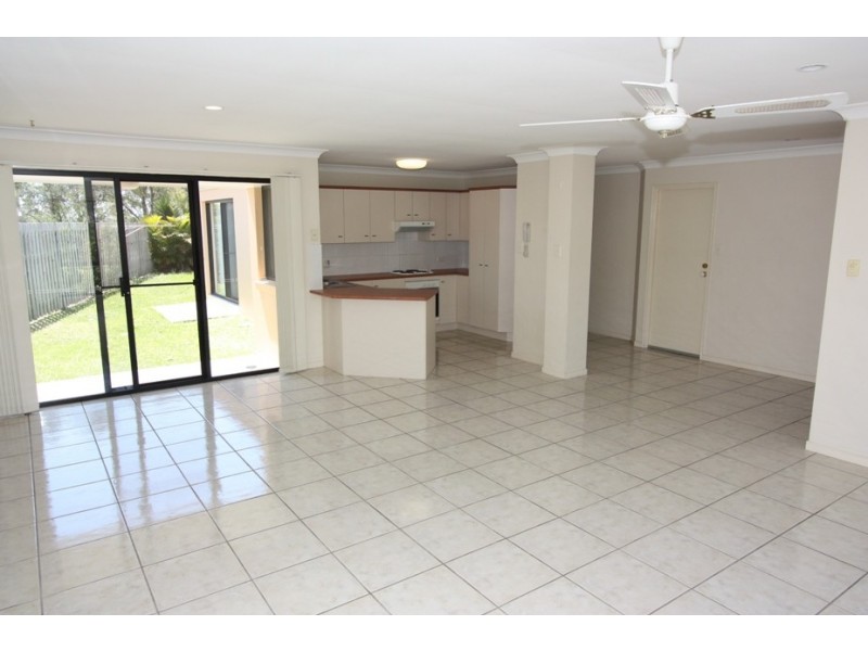 11/1 STUDIO DR, Pacific Pines QLD 4211