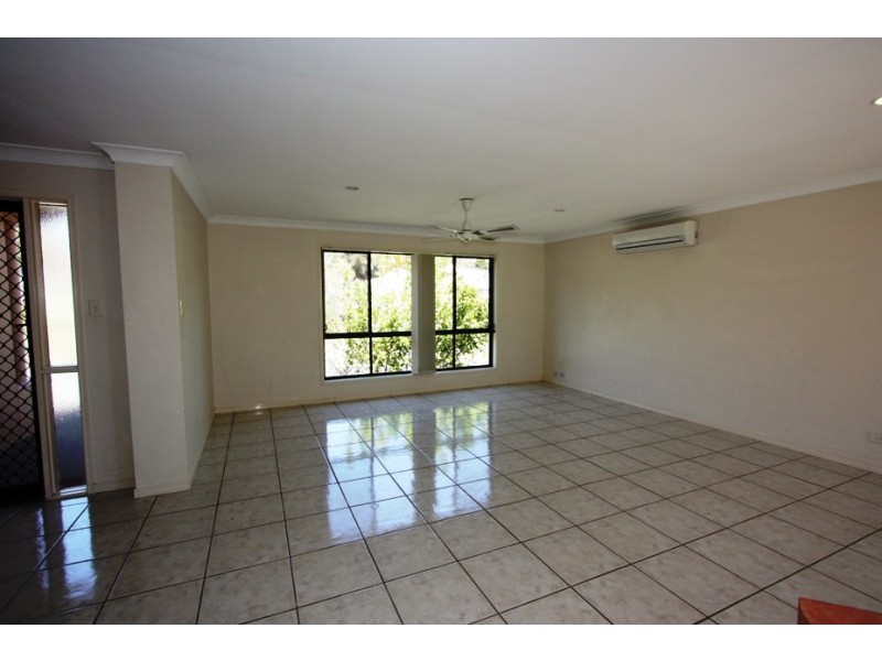 11/1 STUDIO DR, Pacific Pines QLD 4211