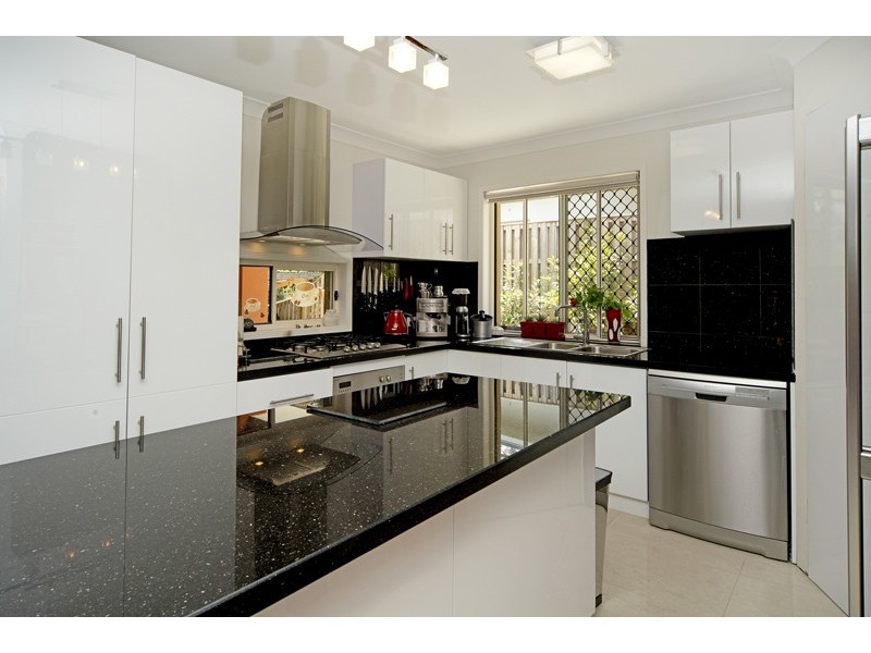 3 PORTIMAO CT, Oxenford QLD 4210