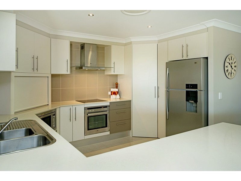 18 ELKINS ST, Pacific Pines QLD 4211