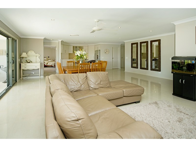 18 ELKINS ST, Pacific Pines QLD 4211