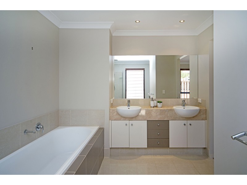 18 ELKINS ST, Pacific Pines QLD 4211